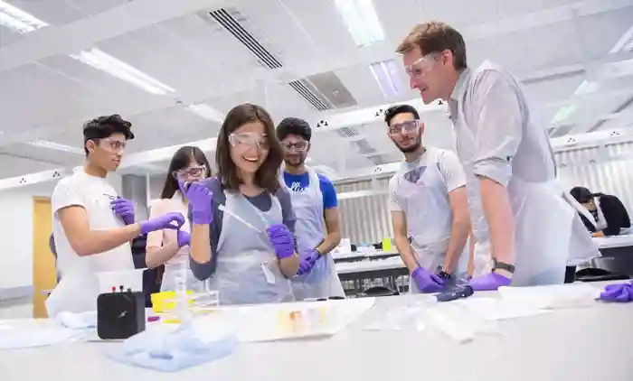 Students taking part in the &#39;Pathways to Medicine&#39; scheme (c) Imperial College London